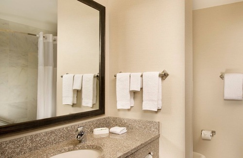 Mount Vernon Hotel | Drury Plaza Hotel Mt. Vernon