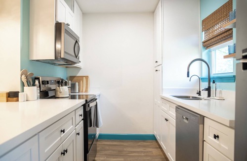 Biloxi Condo | DT OS + Pool + Walk to Front Beach, By WKNDR