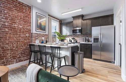 Tulare Apartment | DT Tulare Apt: DT, Taproom, Coffee Shops+