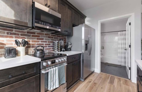 Tulare Apartment | DT Tulare Apt: DT, Taproom, Coffee Shops+