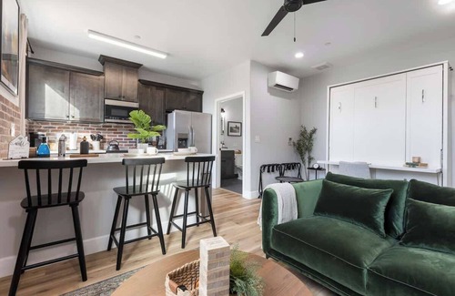 Tulare Apartment | DT Tulare Apt: DT, Taproom, Coffee Shops+