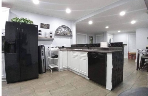 Eckington House | DT, WDC. Sleeps14 4 Bedrooms. 8beds +, 3.5 Bathrooms 2 en-suite. 3 car parking