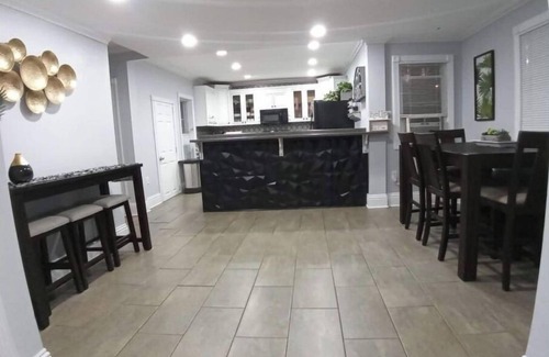 Eckington House | DT, WDC. Sleeps14 4 Bedrooms. 8beds +, 3.5 Bathrooms 2 en-suite. 3 car parking