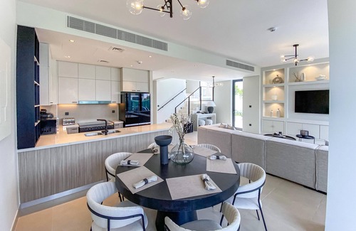 Dubai Villa | Dubai Hills Luxury Villa Complete With car & Driver