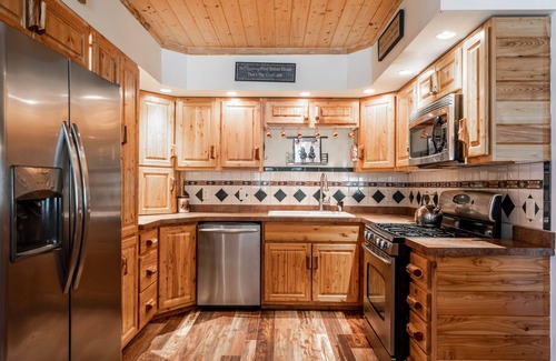 Broadwater County House | Duck Creek Ranch - Privacy in a Custom Log Home on 400 Acres!