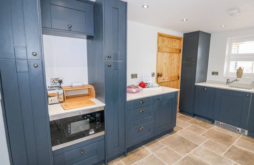 Long Sutton Cottage | DUCK POND COTTAGE, pet friendly, with open fire in Long Sutton