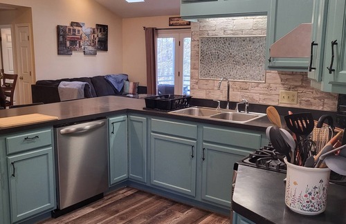 Dudley House | "Duck Rock" Lakefront House with 200' Private Waterfront