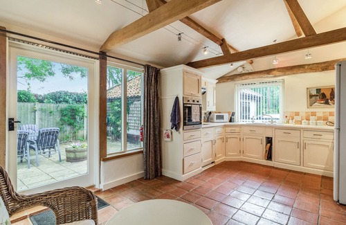 Pulham Market Cottage | DUCKSFOOT BARN, pet friendly, with a garden in Pulham Market