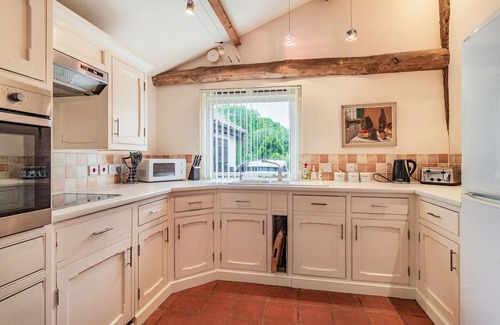 Pulham Market Cottage | DUCKSFOOT BARN, pet friendly, with a garden in Pulham Market