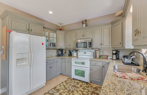 Houston House | Ducktail Pointe: 5 BR, 3 BA House in Houston, Sleeps 14