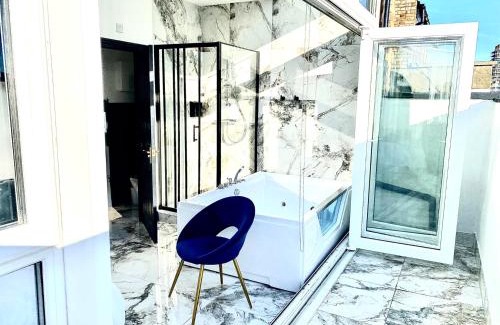 Mildmay Apartment | Duke and Duchess Apartments and Rooms - Private in Room Hot Tub Suites