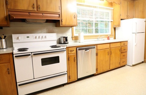 Durham House | Duke Forest Gem! 3BR, sleeps 7