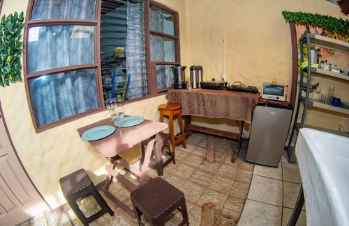 Quepos Apartment | DULCE VIDA POSADA . DOWNTOWN . FANS . TV . WIFI . RESTAURANT