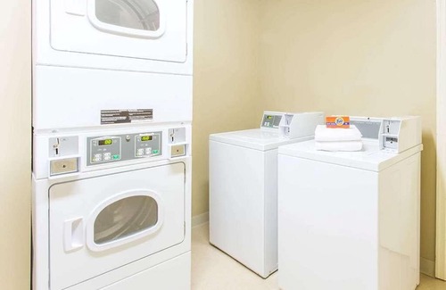 Potomac Falls Hotel | Dulles Suites Extended Stay