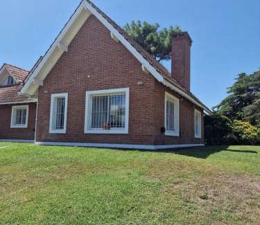 Pinamar House | Dunas Chalet y Apartamento, sólo familias