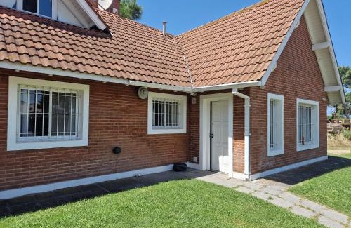 Pinamar House | Dunas Chalet y Apartamento, sólo familias