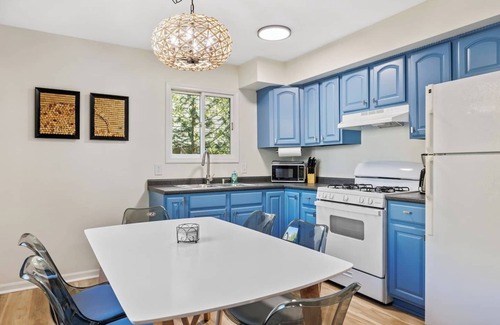 Michigan City Apartment | Dune Grass is a 2 Bedroom/2 Full Bath lower level duplex just a 2 minute walk to Lake Michigan