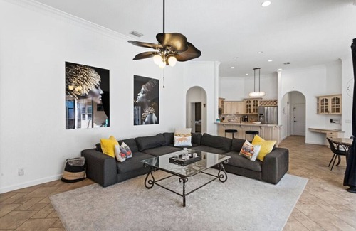 Dunedin Villa | Dunedin Lux 5BR Villa w/heated saltwater pool & spa, patio, putting green & BBQ