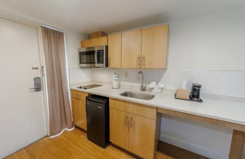 Savannah Beach Hotel | Dunes Inn & Suites - Tybee Island