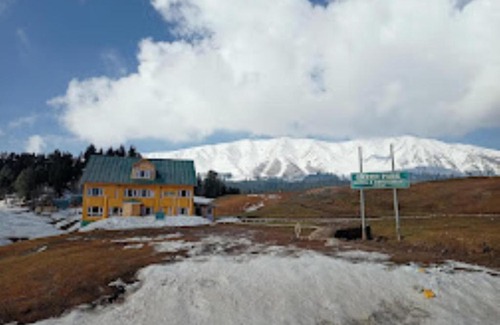 Srinagar Resort | dup