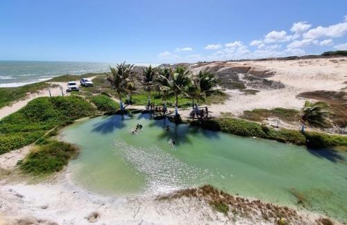 Aracati House | Duplex de 2 quartos com ar condicionado , piscina e estacionamento