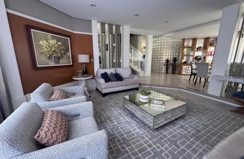 Jurere Internacional House | Duplex House w/Pool, 850m from the Beach RDT0124