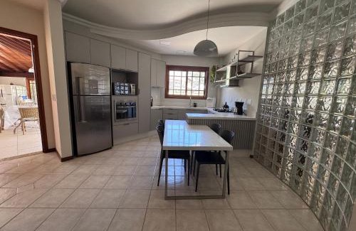 Jurere Internacional House | Duplex House w/Pool, 850m from the Beach RDT0124