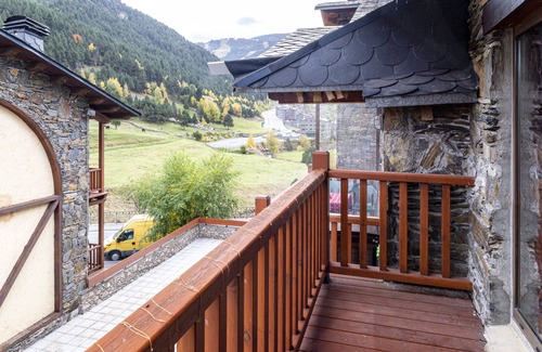 Soldeu Apartment | Duplex rustic 2 rooms | Free parking and terrace |