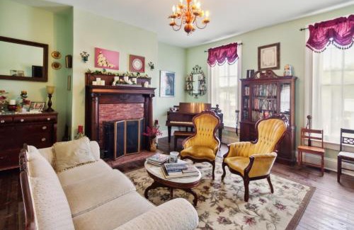 Glasgow Hotel | DuPriest Room at Main Street Bed & Breakfast