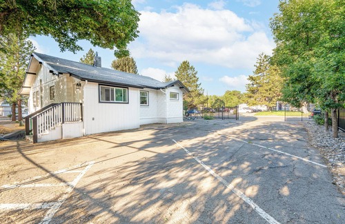 Old Southwest House | Dusk & Day Spa: A Luxe Home & Rentable Spa near The Truckee River and Downtown