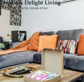 Hainault Villa | Dwellers Delight Living Ltd Serviced Accommodation Fabulous House 3 Bedroom, Hainault Prime Location ,Greater London with Parking & Wifi, 2 bathroom, Garden