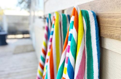 Custer House | Dwntwn Custer Farmhouse On Main St With Hot Tub