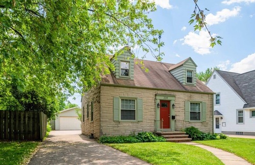 Menasha House | Eᴅɢᴇᴡᴀᴛᴇʀ Oᴀsɪs - Sleeps 8