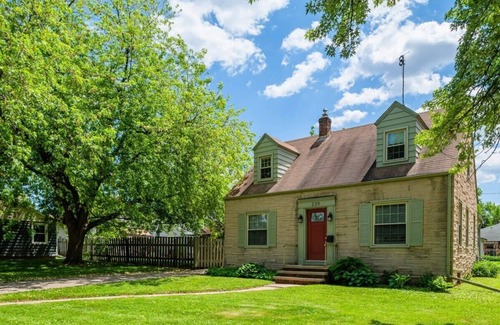 Menasha House | Eᴅɢᴇᴡᴀᴛᴇʀ Oᴀsɪs - Sleeps 8