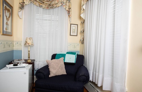 Neffsville Bed & Breakfast | E J Bowman House Bed & Breakfast