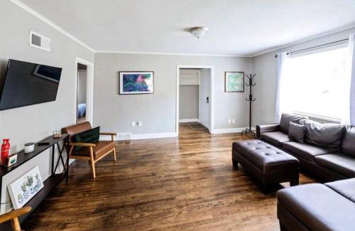 Memphis Apartment | E, Memphis Home 5 min from I240W