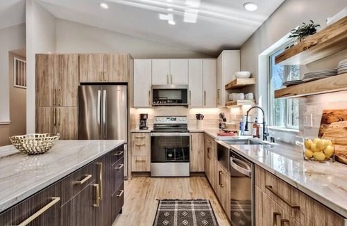 Y Area House | #E Mountain Modern Stylish Home Sleeps 10