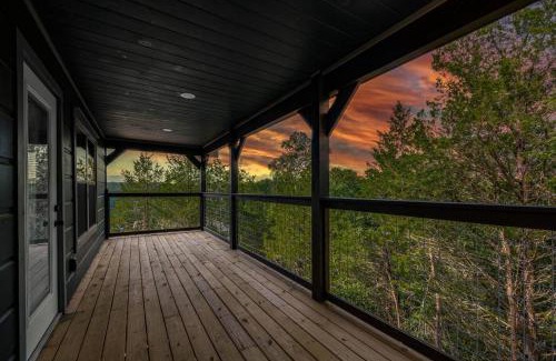 Sevierville House | Eagle Feather Cabin - Amazing Views, Hot Tub, Firepit, Games, Dogs!