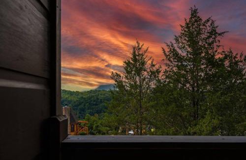 Sevierville House | Eagle Feather Cabin - Amazing Views, Hot Tub, Firepit, Games, Dogs!