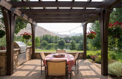 Hailey House | Eagle Lake Estate