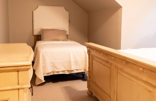 Groveoak House | Eagle Point on The Lake