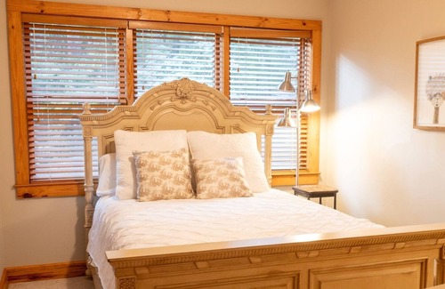 Groveoak House | Eagle Point on The Lake