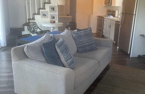 Baxter Cabin | Eagle's Nest Cottage on Center Hill Lake with private path to the water's edge.