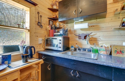 Rising Fawn Apartment | ‘Eagle’s Nest’ Studio in Rising Fawn: Creek Access