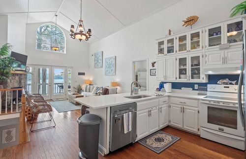 Crane Hill House | Eagle's Pass: 7 BR, 4 BA House in Crane Hill, Sleeps 13