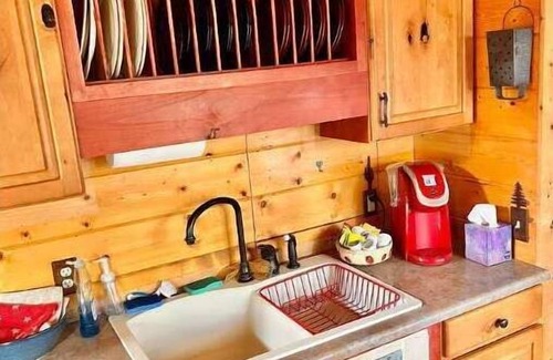Howard Cabin | Eagle Vista
