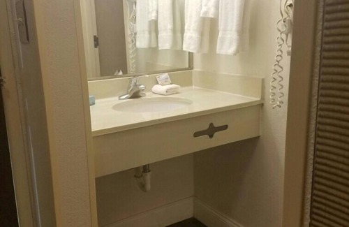 Statesboro Hotel | Eagles Nest Inn