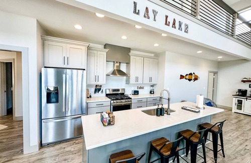 Shelby House | Eagles Nest on Lay Lake: Firepit & Stunning Views