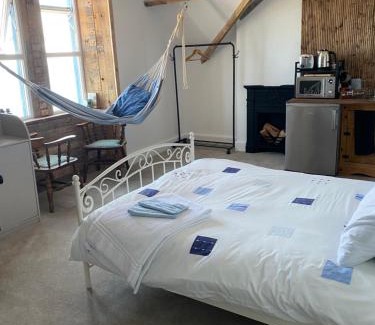 Rhyd-y-clafdy House | Eagles Nest Sea view with ensuite 3rd floor