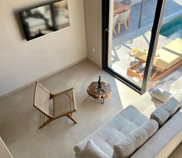 Vafios Villa | Early Birds